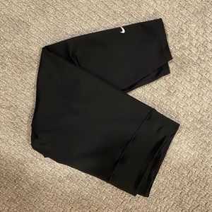 Nike Plus Size Cropped Leggings